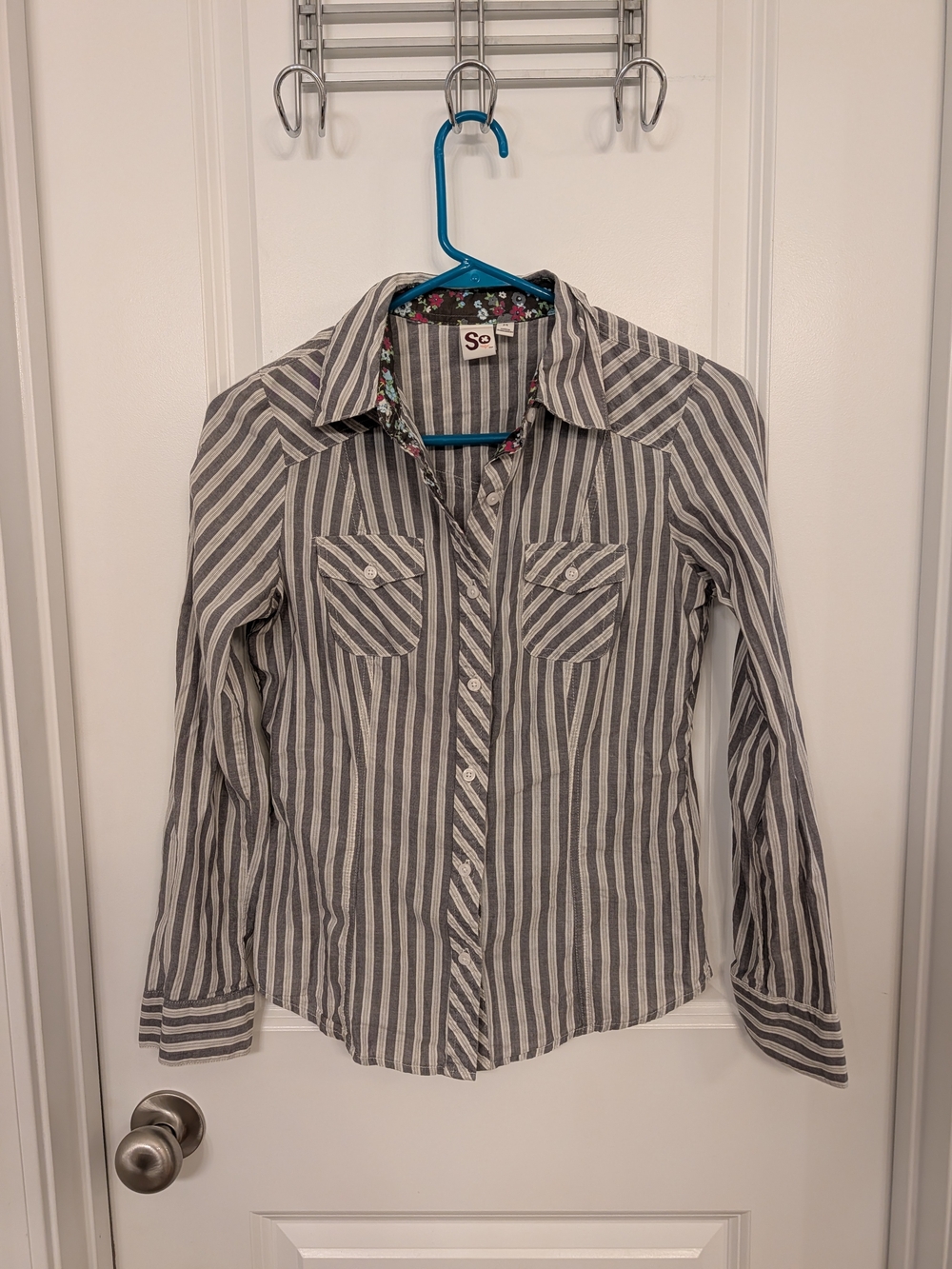 SO Women’s Gray Striped Button-Up Shirt